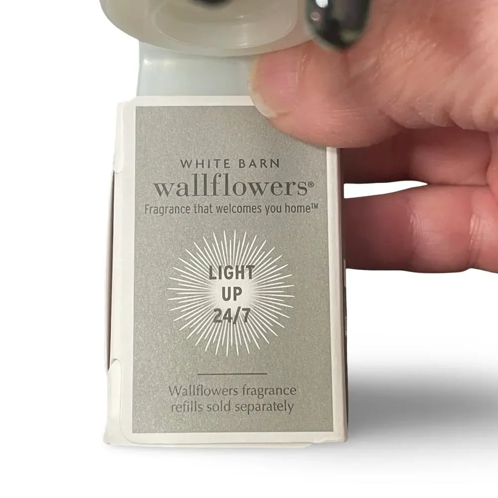 Bath & Body Works Halloween Dripping Skull Wallflowers Nightlight Diffuser Plug